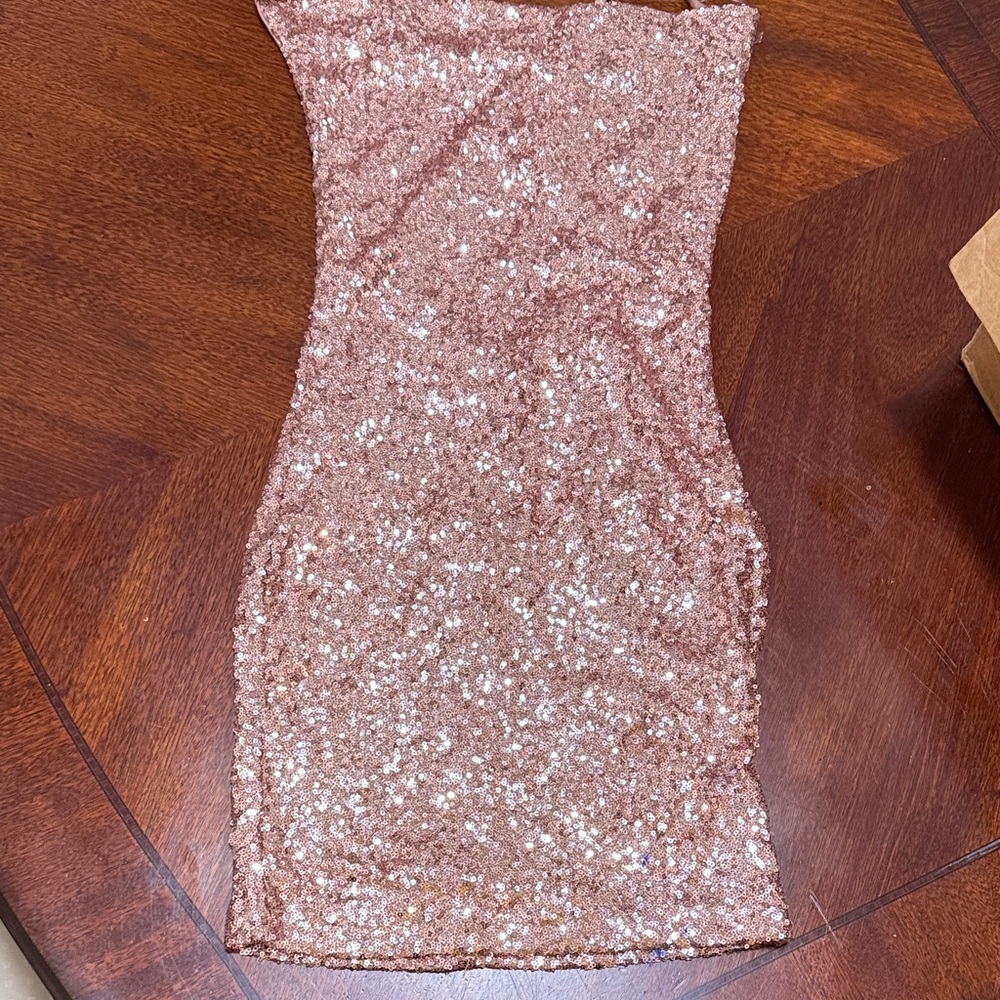 Elegant Sequin Dress in Rose Gold